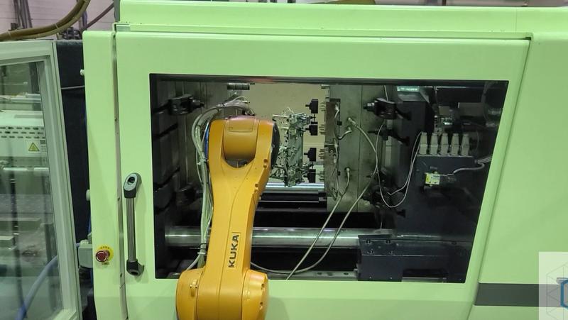 KUKA KR10을 활용한 파이프 부품 금형 삽입 및 사출 자동화