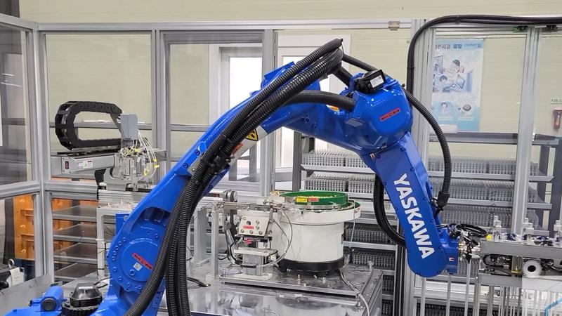 야스카와 GP25를 활용한 부싱 금형 및 취출 자동화