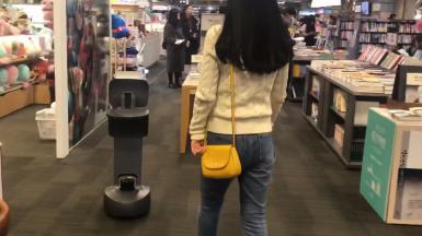 스마트한 쇼핑 안내 로봇 temi