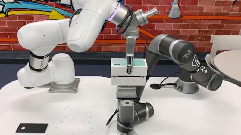 협동로봇 2대(M0609, TM5)와 온로봇 그리퍼를 활용한 휴대폰 박스 패키징 썸네일