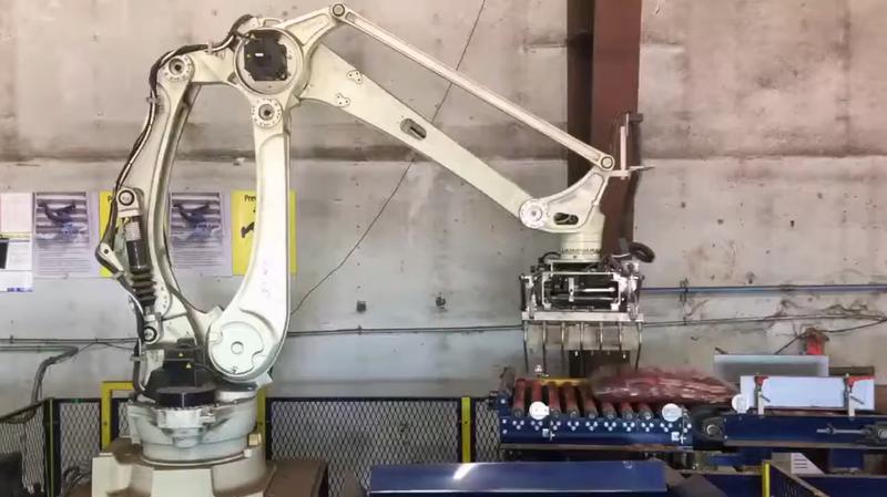 KAWASAKI CP180L을 활용한 토양 피복재 포대 팔레타이징