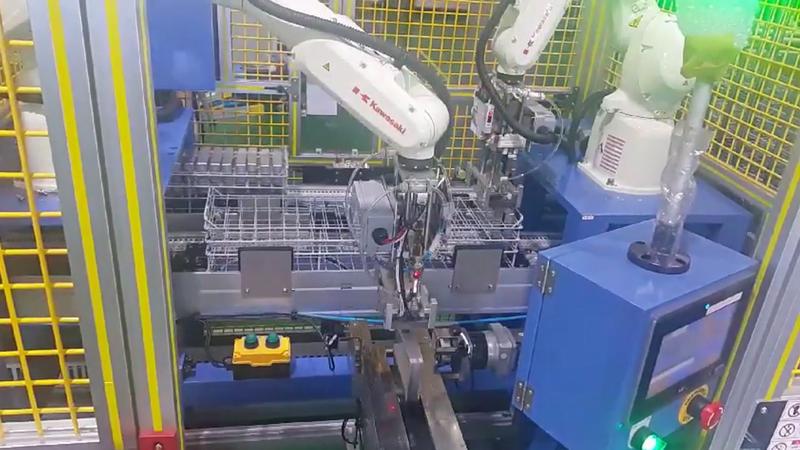 KAWASAKI RS007L 2대를 활용한 이차전지 케이스 이적재