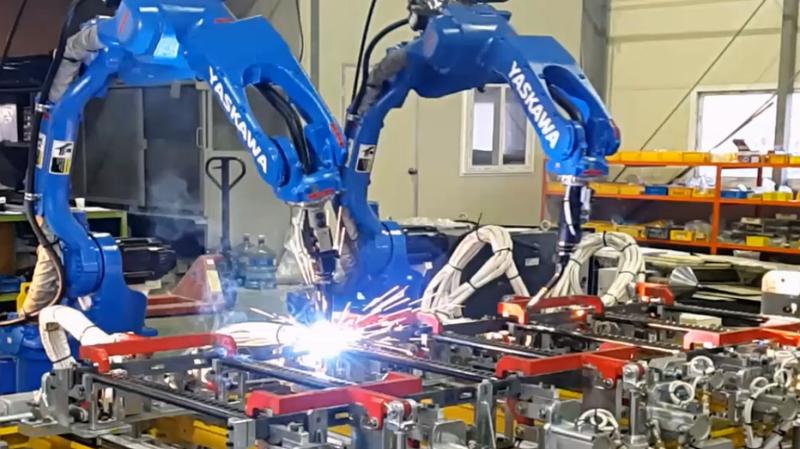 YASKAWA AR1440 로봇 2대를 활용한 전기 배선 덕트 아크 용접