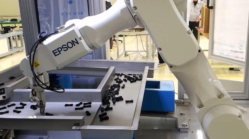 진동피더와 EPSON C4L을 활용한 자동차 하네스 부품 조립