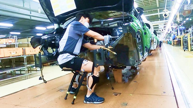 현대로템 웨어러블 CEX를 활용한 자동차 전장 하네스 조립