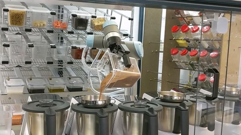 UR5을 활용한 로봇키친 셀