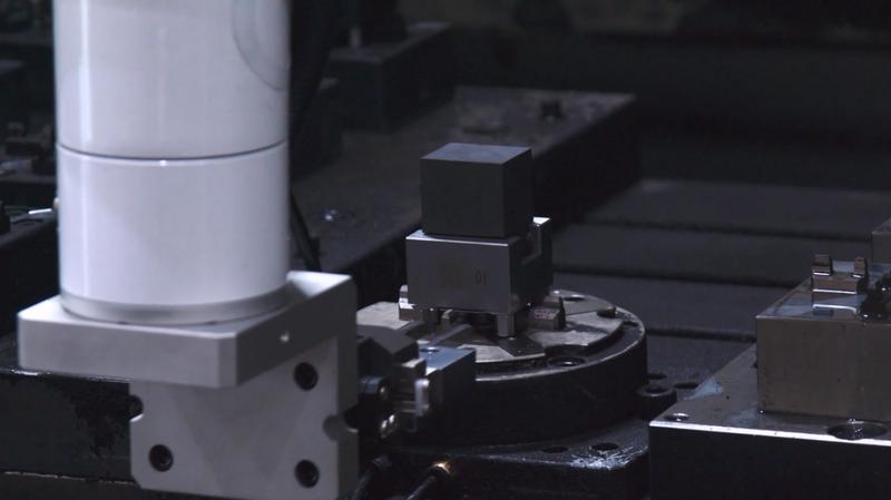 뉴로메카 INDY 7을 활용한 머시닝 센터 보조작업