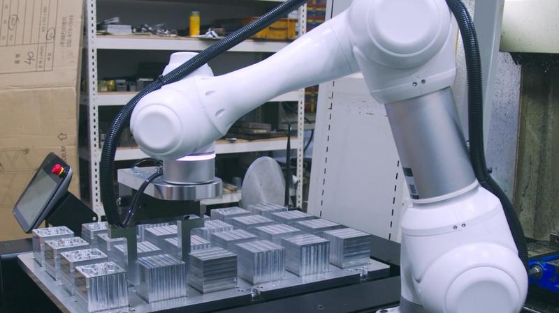 두산 M1509를 활용한 머시닝 센터 보조작업