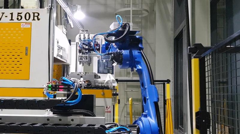 야스카와 GP25를 활용한 인서트 사출물 머신텐딩