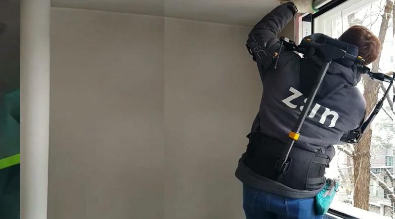 현대로템 웨어러블 VEX를 활용한 건설현장 창틀 조립