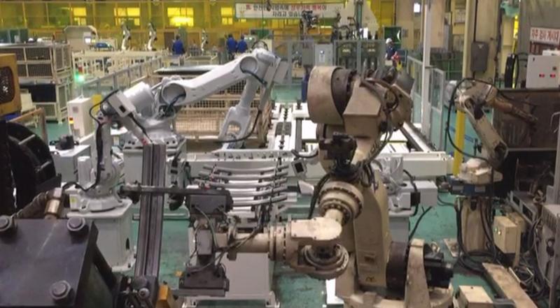 가와사키와 ABB 로봇을 활용한 자동차 부품 롤 포밍 및 사상 작업