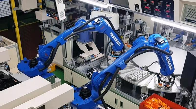 야스카와 GP12와 로보스타 RPA80-4B를 활용한 자동차 램프 조립