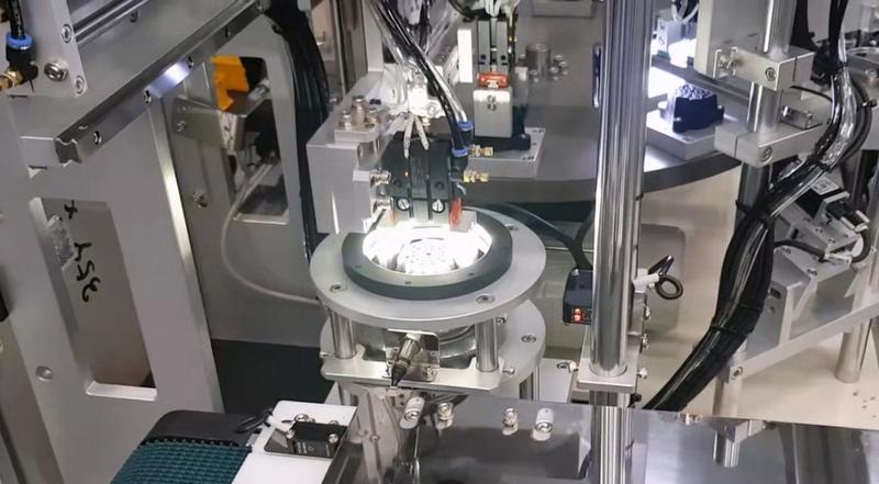 직교로봇을 활용한 플라스틱 제품 QR코드 부착 및 검사