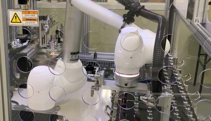 두산 M1013을 활용한 열박음척 툴 교체 작업