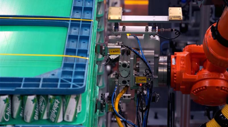 현대 HS220 3대를 활용한 음료 팔레트 포장 언랩핑