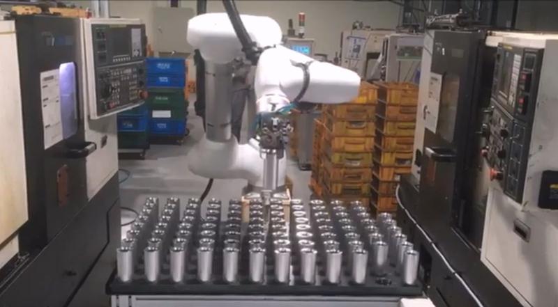두산 협동로봇을 활용한 WIA 터닝센터 자동차용 부품 가공 작업 보조 썸네일