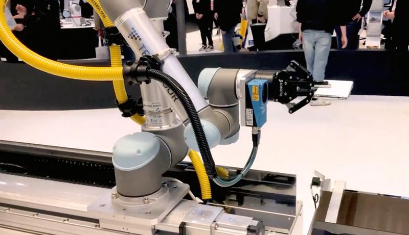 UR5 + 리니어트랙을 활용한 핸드폰 분리 적재