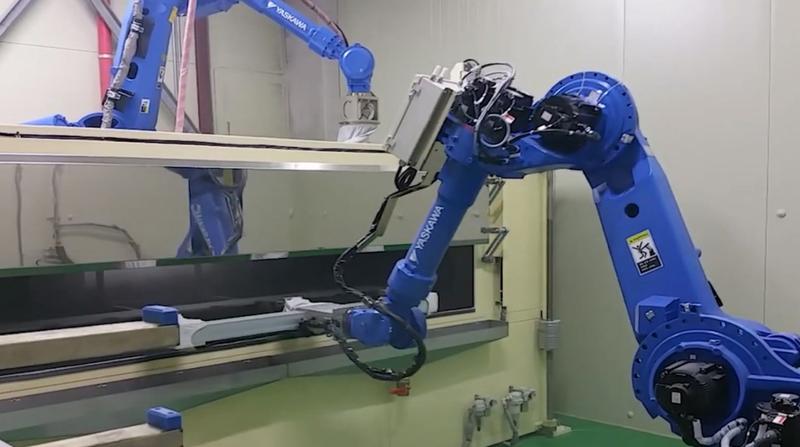 야스카와 로봇 2대를 활용한 스퍼터 대차 샌드 블라스팅